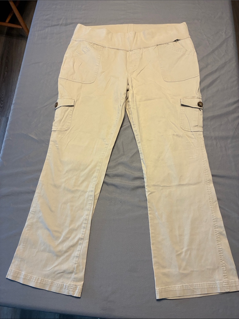 Liz Lange Cream Boot-Cut Maternity Cargo Pants